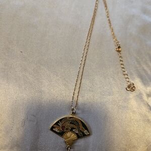 Elegant Gold Fan Pendant Necklace
